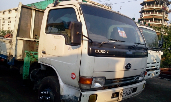 รถบรรทุก 6 ล้อใหญ่ นิสสัน ยูโร 1   125 แรง ติดเครน