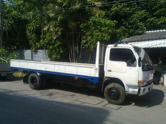 รถบรรทุก 6 ล้อใหญ่ นิสสัน ยูโร 1   125 แรง ติดเครน