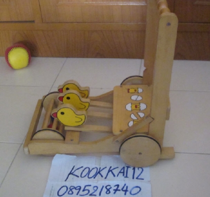 รถผลักเดินงานไม้ 2 คัน น้องหมาและกุ๊กไก่ น่ารักๆ สำหรับลูกน้อย ขายครับ