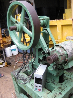 ขาย-เครื่องปั๊มเหล็ก พร้อมตัดเหล็กได้ มอเตอร์ 4 HP เพียง 19,000 บาทเท่านั้น ขาย-เครื่องปั๊มเหล็ก พร้อมตัดเหล็กได้ มอเตอร์ 4 HP เพียง 19,000 บาทเท่านั้น