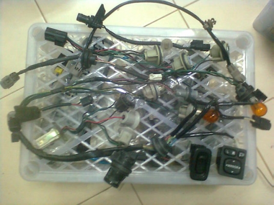 หลอดไฟพร้อมขั้ว+สวิทปรับกระจกวีโก้