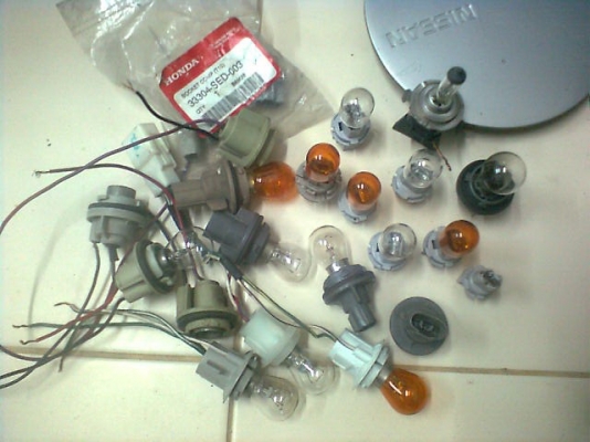 หลอดไฟพร้อมขั้ว+สวิทปรับกระจกวีโก้