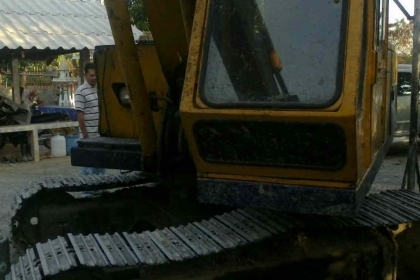 KOMATSU PC 100-2 เครื่องปั้มเดิม พร้อมหัวคีบดอกบัว+ปุ้งกี๋ KOMATSU PC 100-2 เครื่องปั้มเดิม พร้อมหัวคีบดอกบัว+ปุ้งกี๋