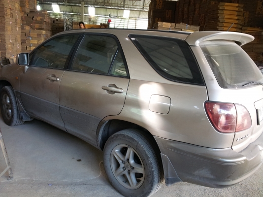 ขายดาวน์  TOYOTA  HARRIERราคา50000 บาท