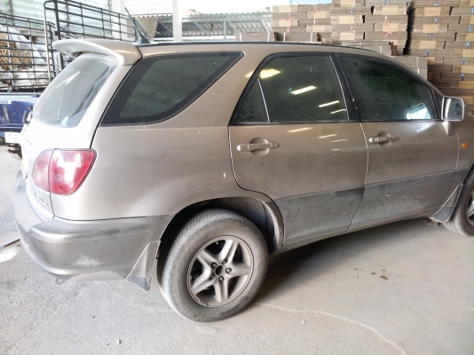 ขายดาวน์  TOYOTA  HARRIERราคา50000 บาท