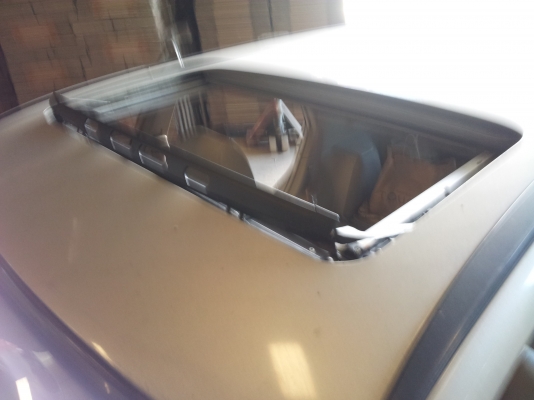 ขายดาวน์  TOYOTA  HARRIERราคา50000 บาท