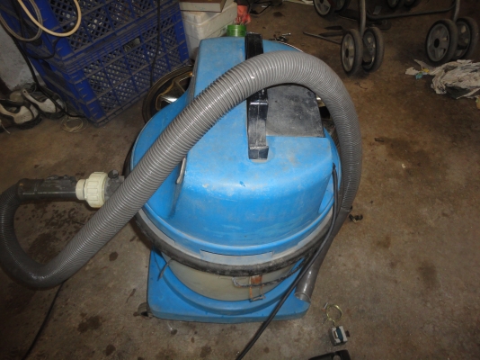 เครื่องดูดฝุ่นอีเล็กโทลักขนาดใหญ่1800บาท