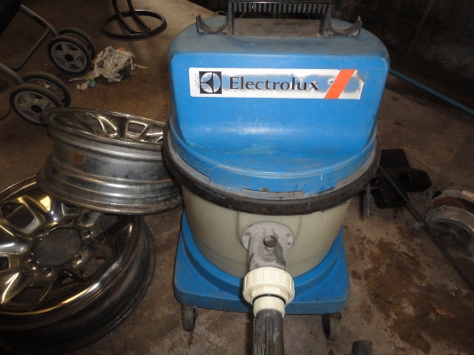 เครื่องดูดฝุ่นอีเล็กโทลักขนาดใหญ่1800บาท