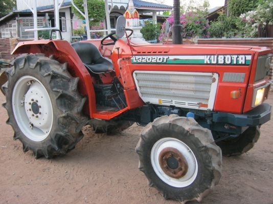 ขายด่วนรถไถนาคูโบต้า L 3202 DT 4WD 4X4 เพาเวอร์สวยๆ เดิมๆ พร้อมอุปกรณ์ผานหลังสวยๆ รถอยู่นครสวรรค์ครับ