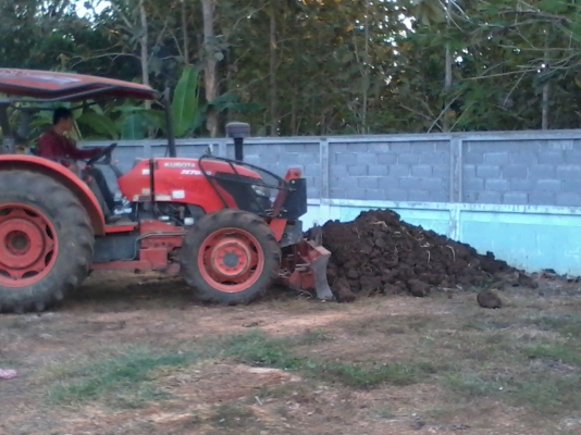 ทีมงานละอ่อนลื้อ ขาย และให้เช่า  รถดั้ม แบคโฮ รถไถ