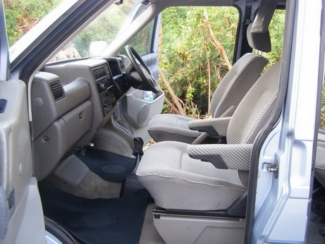 ตู้โฟล์ค คาราเวลสีฟ้า ปี 97 เกียร์ออร์โต้ สีฟ้า ไม่ติดแก๊ส