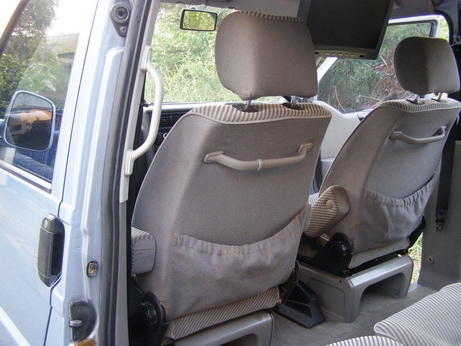 ตู้โฟล์ค คาราเวลสีฟ้า ปี 97 เกียร์ออร์โต้ สีฟ้า ไม่ติดแก๊ส