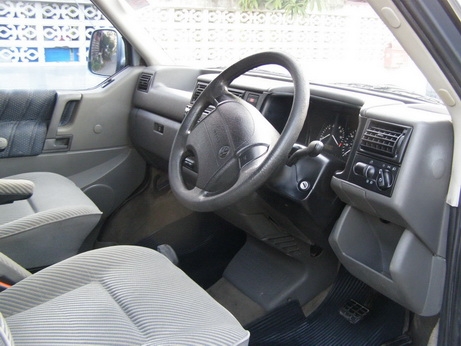 ตู้โฟล์ค คาราเวลสีฟ้า ปี 97 เกียร์ออร์โต้ สีฟ้า ไม่ติดแก๊ส