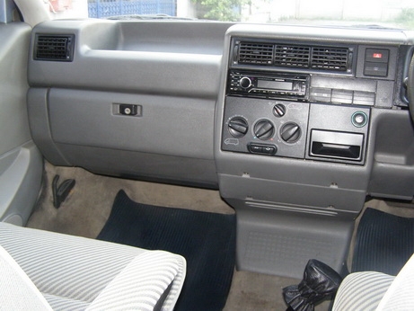 ตู้โฟล์ค คาราเวลสีฟ้า ปี 97 เกียร์ออร์โต้ สีฟ้า ไม่ติดแก๊ส