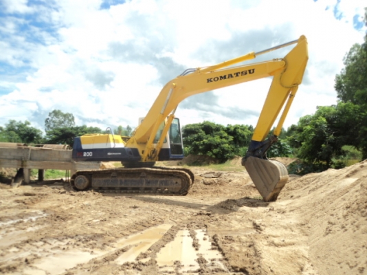 ขาย  pc 200-5  สภาพพอใช้ได้  ไม่มีเอกสาร