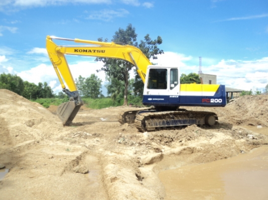 ขาย  pc 200-5  สภาพพอใช้ได้  ไม่มีเอกสาร