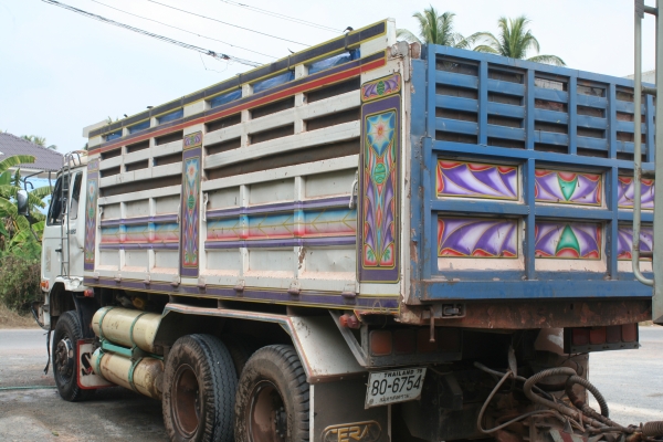 ขายรถบรรทุกดั้ม NISSAN  เครื่อง PD แม่-ลูก สนใจติดต่อ วุฒิ 088-2382857,081-8805801,089-5132353