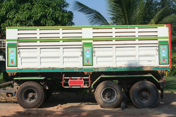 ขายรถบรรทุกดั้ม NISSAN  เครื่อง PD แม่-ลูก สนใจติดต่อ วุฒิ 088-2382857,081-8805801,089-5132353