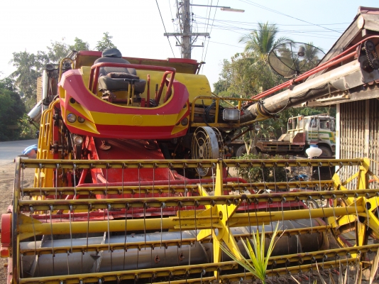 ขายรถเกี่ยวข้าวเกษตรพัฒนา รุ่นปลดหนี้