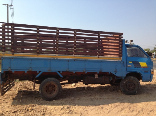 ISUZU TL 110 HP 4BC2 กระบะเหล็กคอกไม้ยาว 4.30 เมตรสภาพอย่างสวย เครื่องแน่นแรงดีไม่มีเยิ้ม ภายในเก๋งคอนโซลครบสวยไม่ผุ เกียร์สั้นแล้ว ช่วงล่างคัชซีสวยไม่มีดาม ยางสภาพดี พร้อมใช้งานได้เลย เอกสารทะเล่มทะเบียนครบพร้อมครับ