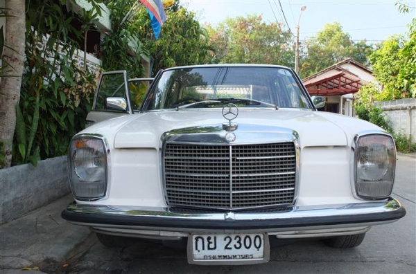 BENZ W114 1J GTE ติดแก๊ส ทำสีแล้ว