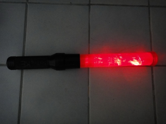 แท่งไฟฉุกเฉินหรือให้สัญญาณ แท่งไฟฉุกเฉินหรือให้สัญญาณ