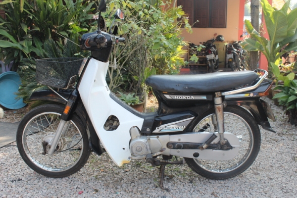 ดรีมคุรุสภาสตาร์ทมือทะเบียนโอนสภาพสวยๆขายถูกๆ11500บาท