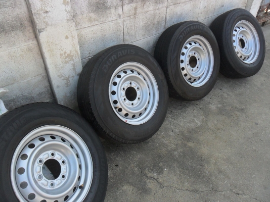 ล้อกะทะ 15นิ้ว 6รู + ยาง215/70R15 ล้อกะทะ 15นิ้ว 6รู + ยาง215/70R15