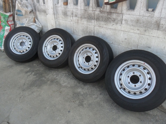 ล้อกะทะ 15นิ้ว 6รู + ยาง215/70R15