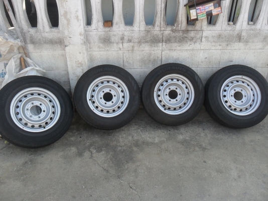 ล้อกะทะ 15นิ้ว 6รู + ยาง215/70R15 ล้อกะทะ 15นิ้ว 6รู + ยาง215/70R15