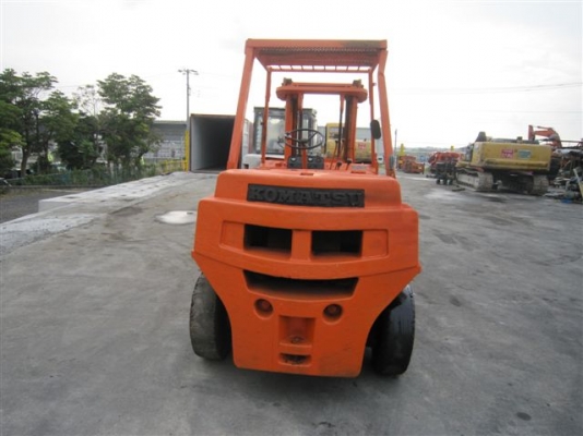 ขายโฟลคลิฟต์ Komatsu FD35.5 ขนาด 3.5 ตัน เครื่องยนตืดีเซล สภาพพร้อมใช่้งานจากญี่ปุ่น