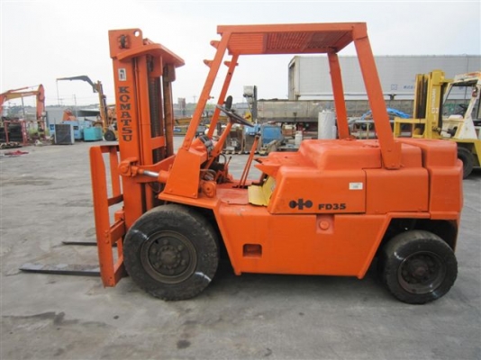 ขายโฟลคลิฟต์ Komatsu FD35.5 ขนาด 3.5 ตัน เครื่องยนตืดีเซล สภาพพร้อมใช่้งานจากญี่ปุ่น