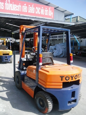 รถยกโตโยต้ารุ่น 5 น้ำหนัก 2.5 ตัน เสาสูง 3.5 เมตร เครื่องเบนซิน