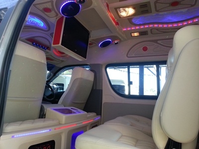 ขายรถตู้ToyotaCommuter2010สวยสภาพเหมือนป้ายแดง