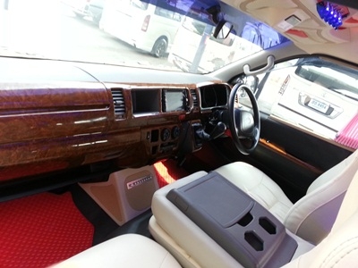 ขายรถตู้ToyotaCommuter2010สวยสภาพเหมือนป้ายแดง