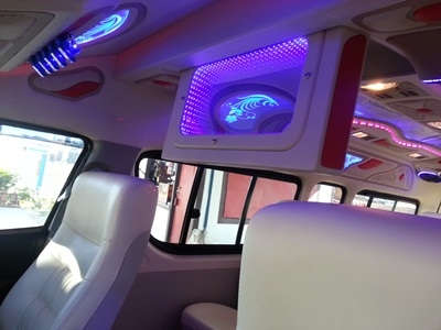 ขายรถตู้ToyotaCommuter2010สวยสภาพเหมือนป้ายแดง