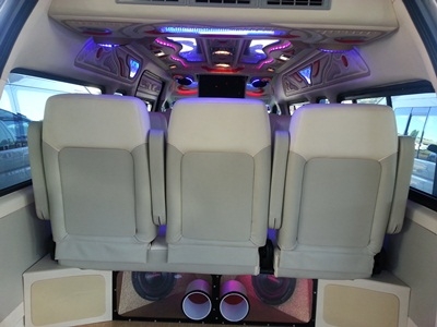 ขายรถตู้ToyotaCommuter2010สวยสภาพเหมือนป้ายแดง