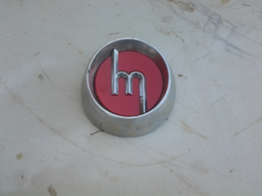 JOECLASSICขายโลโก้หน้ากระจังมาสด้า800.สภาพดีฤอดออกจากรฤสนใจสอบฤามได้.