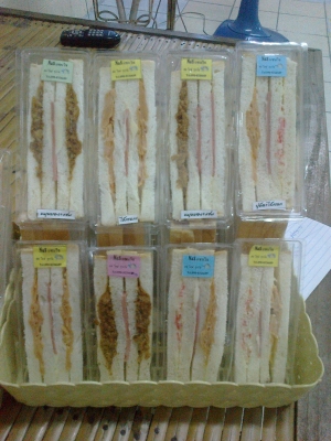 ขายแชนวิสสดชิ้นละ12-13บาทตามจำนวนครับ0908326698