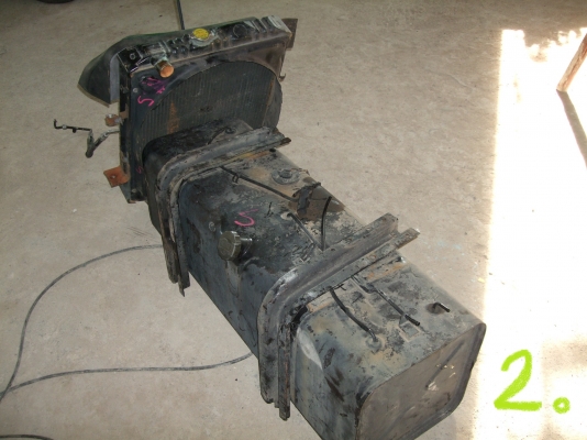 ขายหม้อน้ำ+แผงแอร์ และถังน้ำมัน NPR115 นิดหน่อยคับ