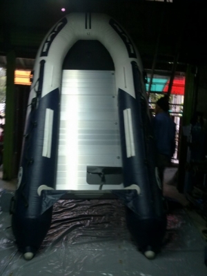 ต้องการขายเรือยาง พร้อมเครื่อง 30 แรง