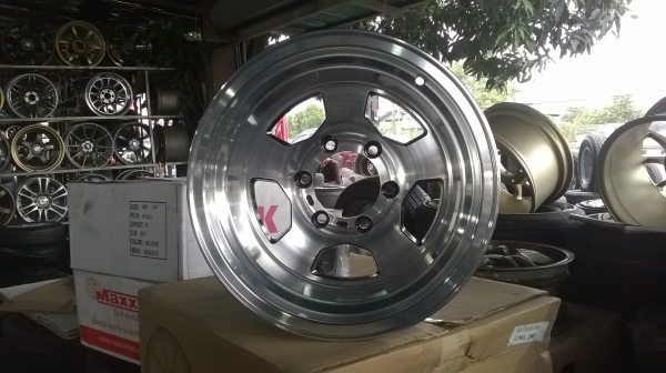 ขายล้อใหม่ขอบ15 6รูกว้าง10 นิ้วชุดละ11800 ขายล้อใหม่ขอบ15 6รูกว้าง10 นิ้วชุดละ11800
