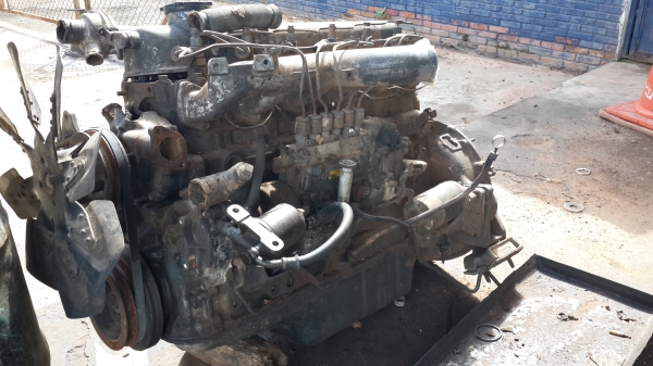 ขายเครื่อง ฮีโน่ EC100 145 แรง พร้อม เกียร์ 5เกียร์ใช้งานได้ เครื่องควันหลวม