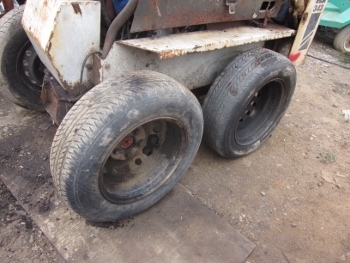 ลงภาพการยกของรถตักครับ -  รถตักล้อยาง BOBCAT เครื่องดีเซล 2 สูบ KUBOTA = ราคา 88,000 บาท