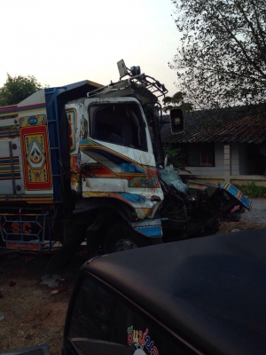 ซากสิบล้อ ฮีโน่ 260HP จดปี48   2เพลาดั้มซุ่นชัยนครปฐม เอกสารพร้อมโอน. เวศ. 081-6571322