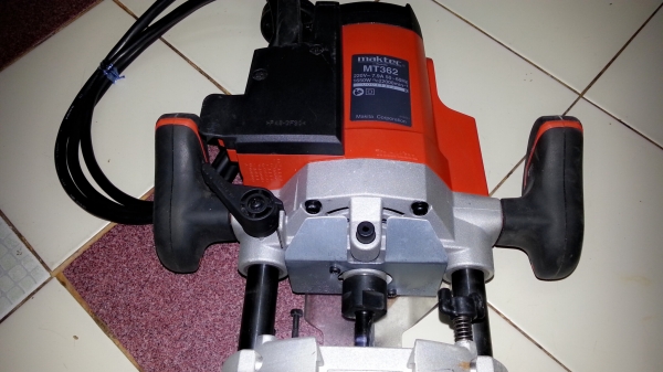 ขายเครื่องเราเตอร์เซาะร่องสำหรับงานทั่วไปยี่ห้อmaktecรุ่นMT362(1,650วัตต์)สภาพดีมากเกิน90\%ครับ
