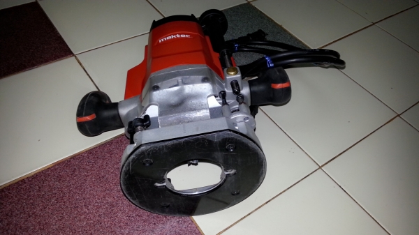 ขายเครื่องเราเตอร์เซาะร่องสำหรับงานทั่วไปยี่ห้อmaktecรุ่นMT362(1,650วัตต์)สภาพดีมากเกิน90\%ครับ