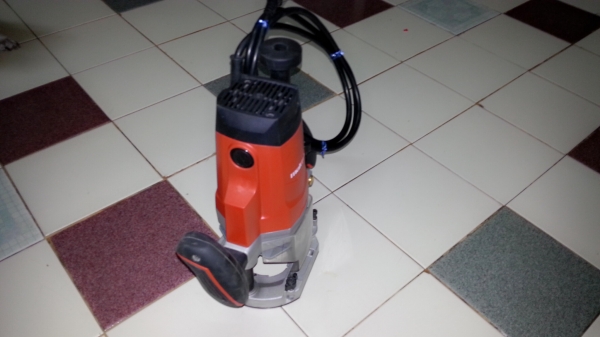 ขายเครื่องเราเตอร์เซาะร่องสำหรับงานทั่วไปยี่ห้อmaktecรุ่นMT362(1,650วัตต์)สภาพดีมากเกิน90\%ครับ