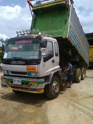 ต้องการขายรถ10ล้อดั้ม2เพลา isusu 270 แรงม้า uro1 ปี39 ราคา 1,450,000 เฉพาะตัวแม่ หลุดมัดจำ อยากขายมาก่อนได้ก่อนราคานี้ไม่มีอีกแล้ว