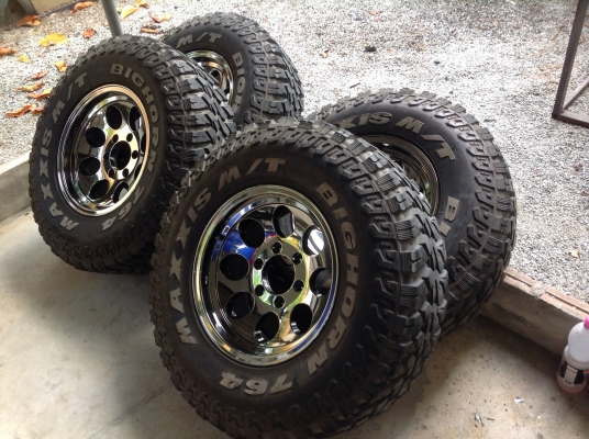 ขายแม็คพร้อมยาง 265/75/16 MT วิ่งน้อย ราคาคุยได้
